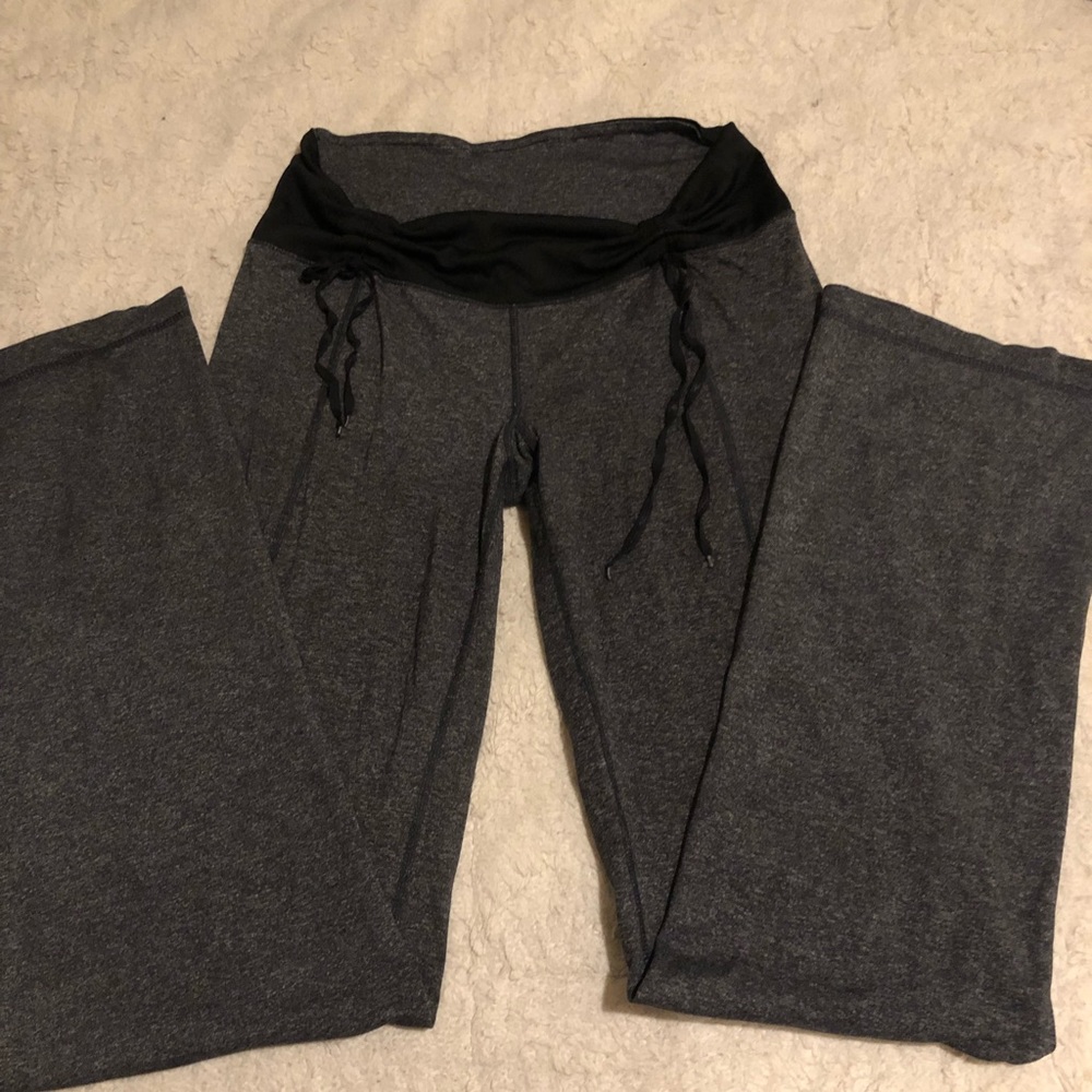Women’s gray leggings 🐺